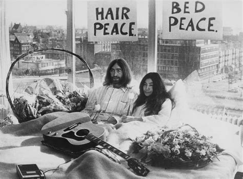 naked john lennon|The story behind John Lennon and Yoko Onos banned nude。